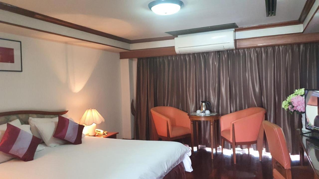 Interchange Tower Serviced Apartment - Sha Extra Plus Бангкок Экстерьер фото