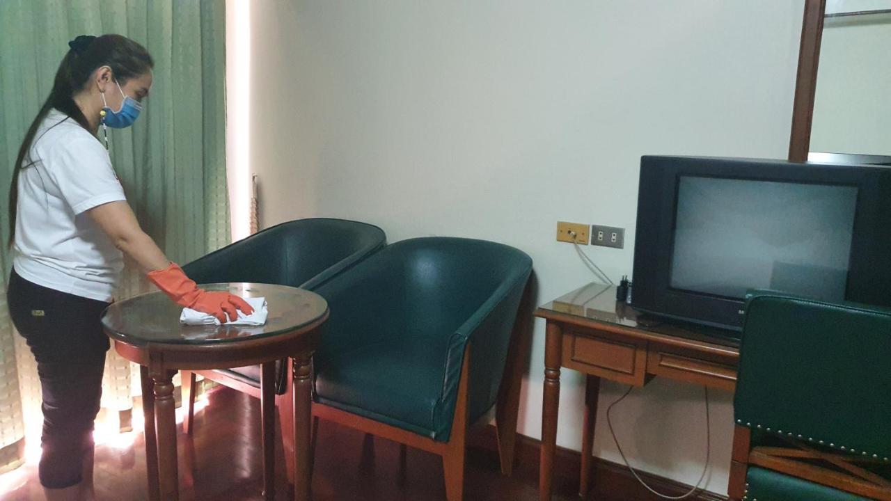Interchange Tower Serviced Apartment - Sha Extra Plus Бангкок Экстерьер фото