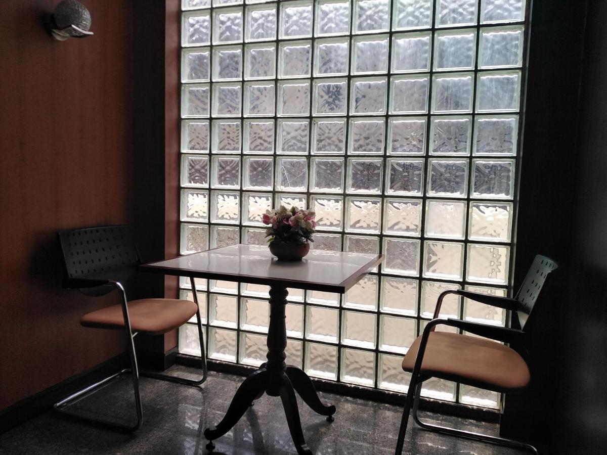 Interchange Tower Serviced Apartment - Sha Extra Plus Бангкок Экстерьер фото