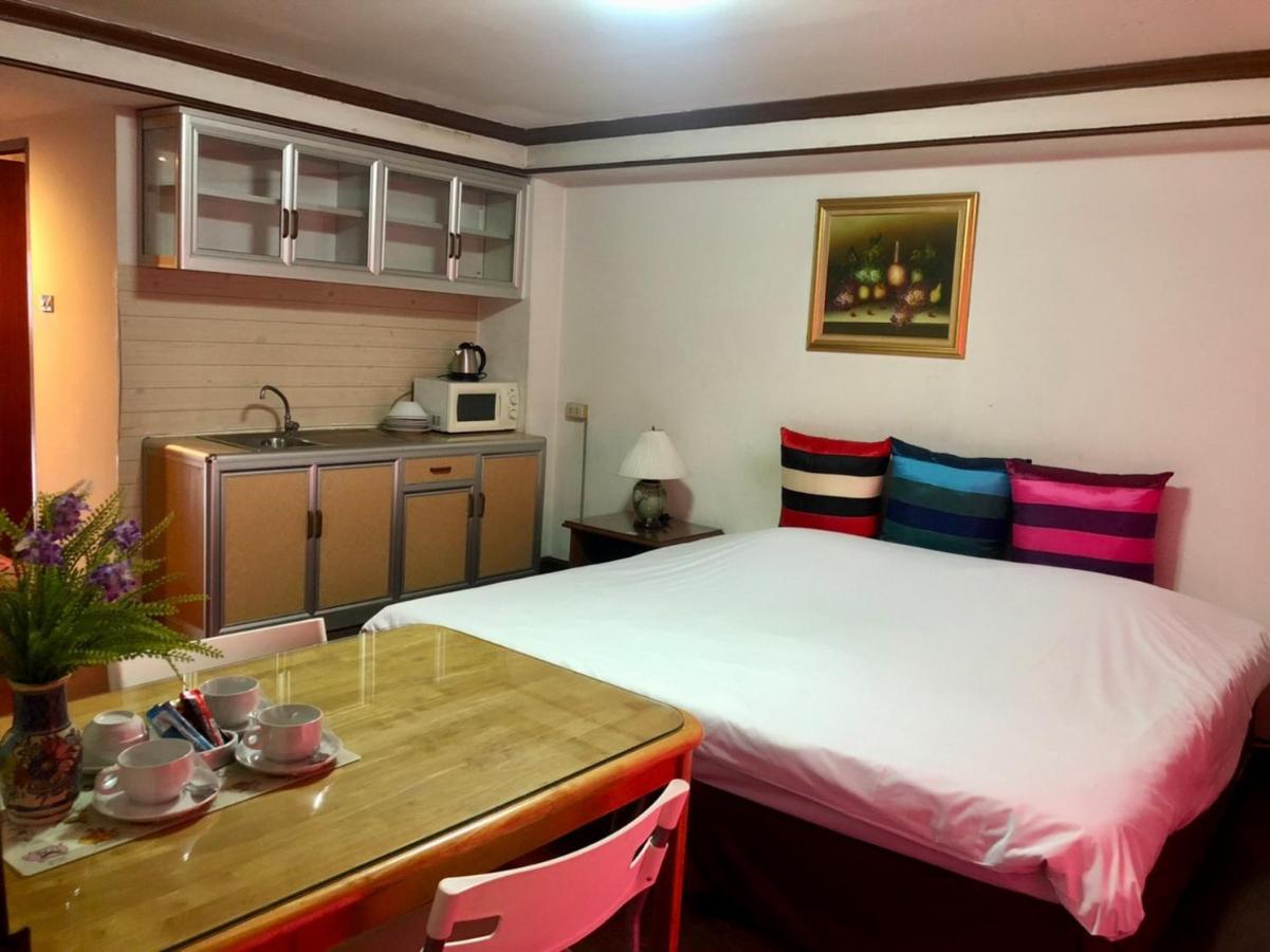 Interchange Tower Serviced Apartment - Sha Extra Plus Бангкок Экстерьер фото