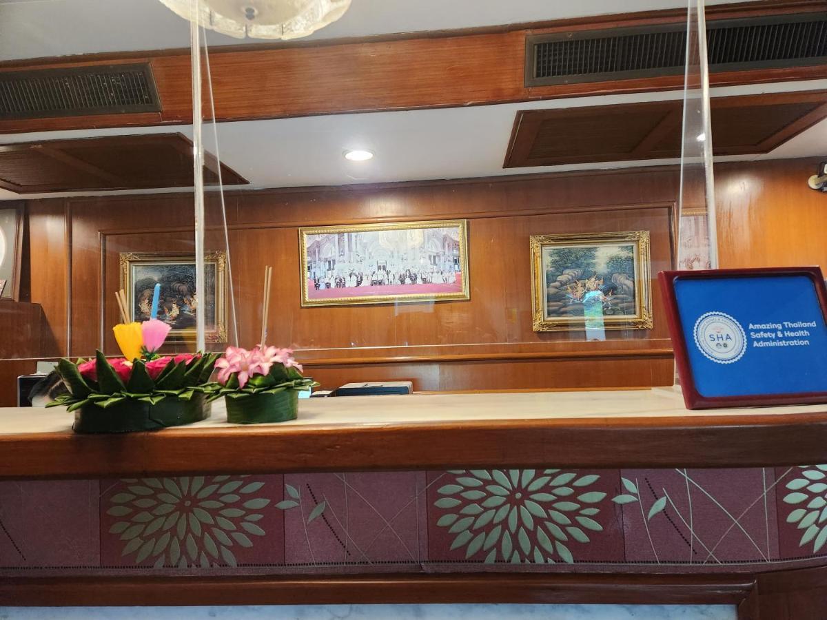 Interchange Tower Serviced Apartment - Sha Extra Plus Бангкок Экстерьер фото