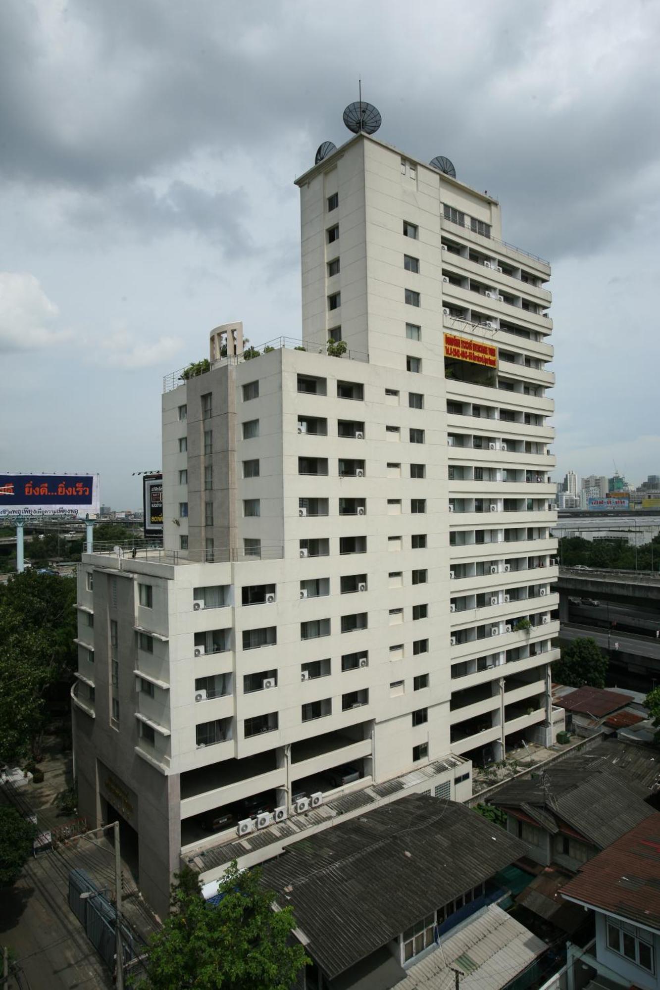 Interchange Tower Serviced Apartment - Sha Extra Plus Бангкок Экстерьер фото